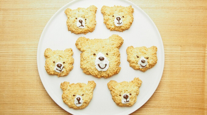 親子のくまに見立てたオートミールクッキー