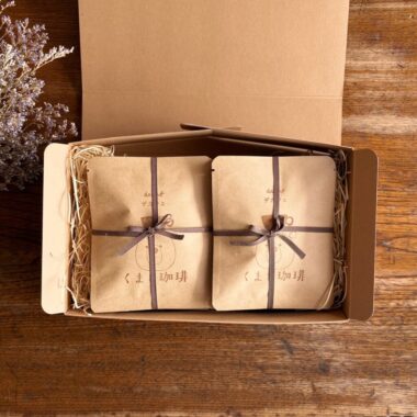 デカフェのドリップバッグが箱に入っている